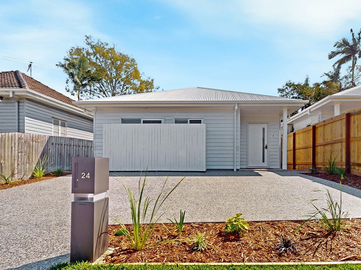 24 Halcomb – MAIN 24 Halcomb MAIN