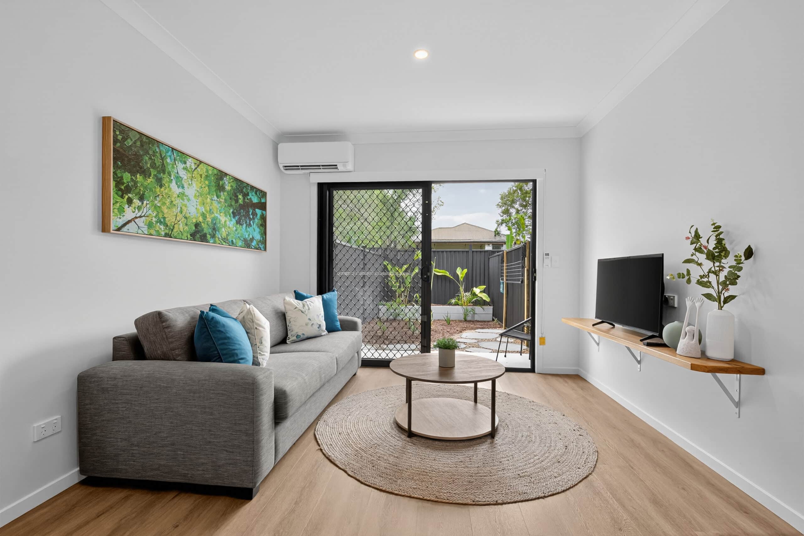 Rooming House Living Room — Furnished Investment Property Furnished living room in a rooming house investment property — modern interior by Rooming House Manager